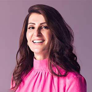 Nia  Vardalos